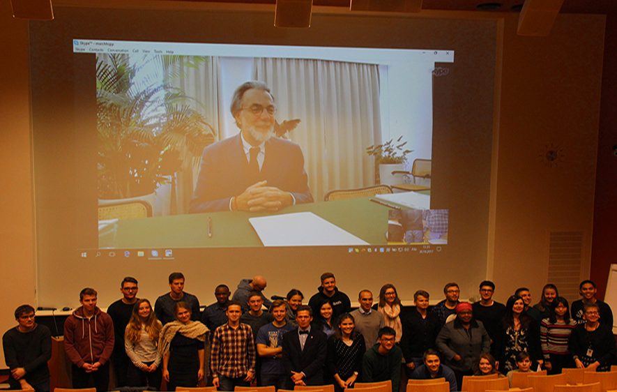 Al momento stai visualizzando Skype-Conference con un gruppo di studenti provenienti da tutto il mondo